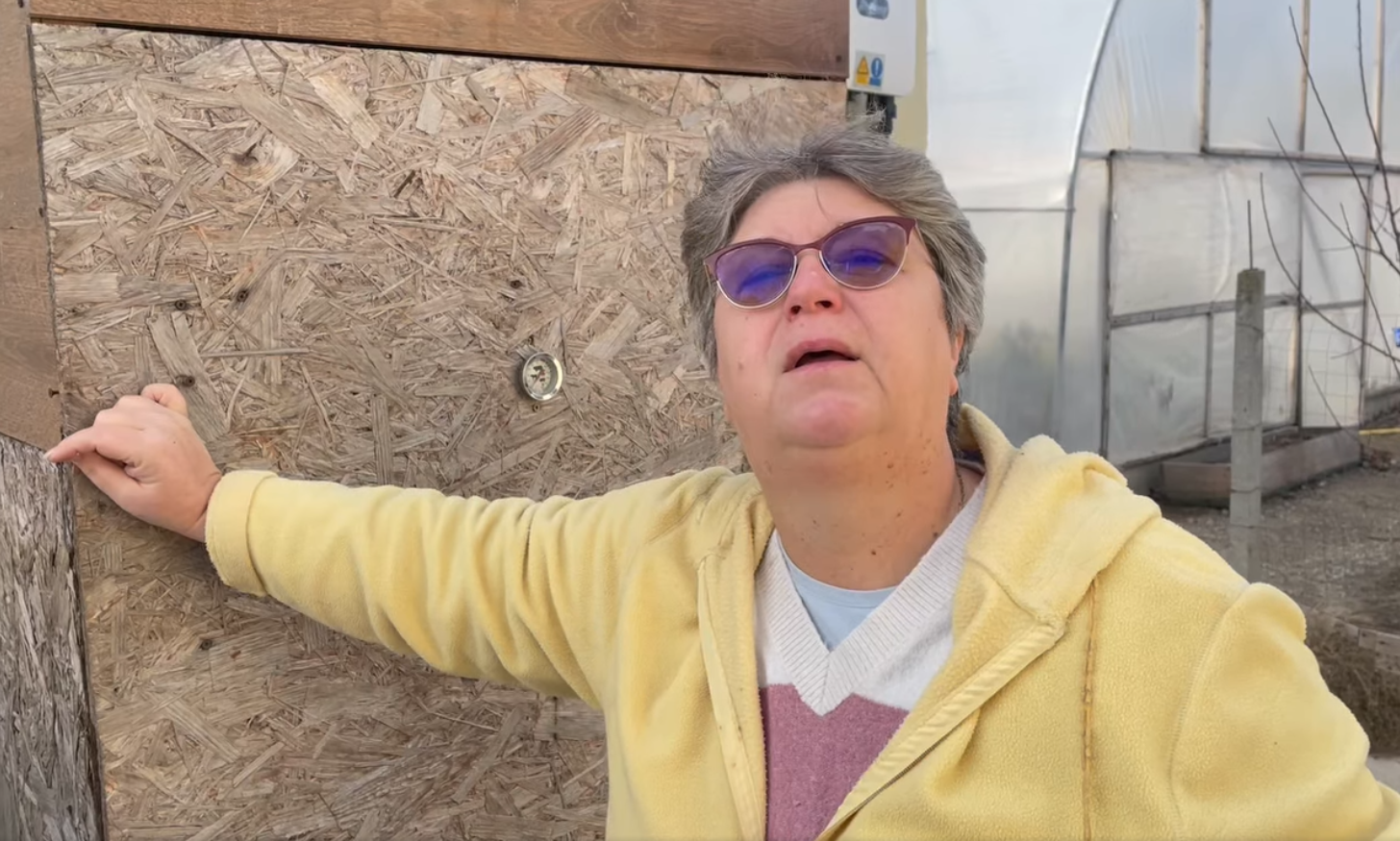 Cu ce s-a trezit lângă uşă Gina Bradea: «Tremur şi nu-mi revin!»