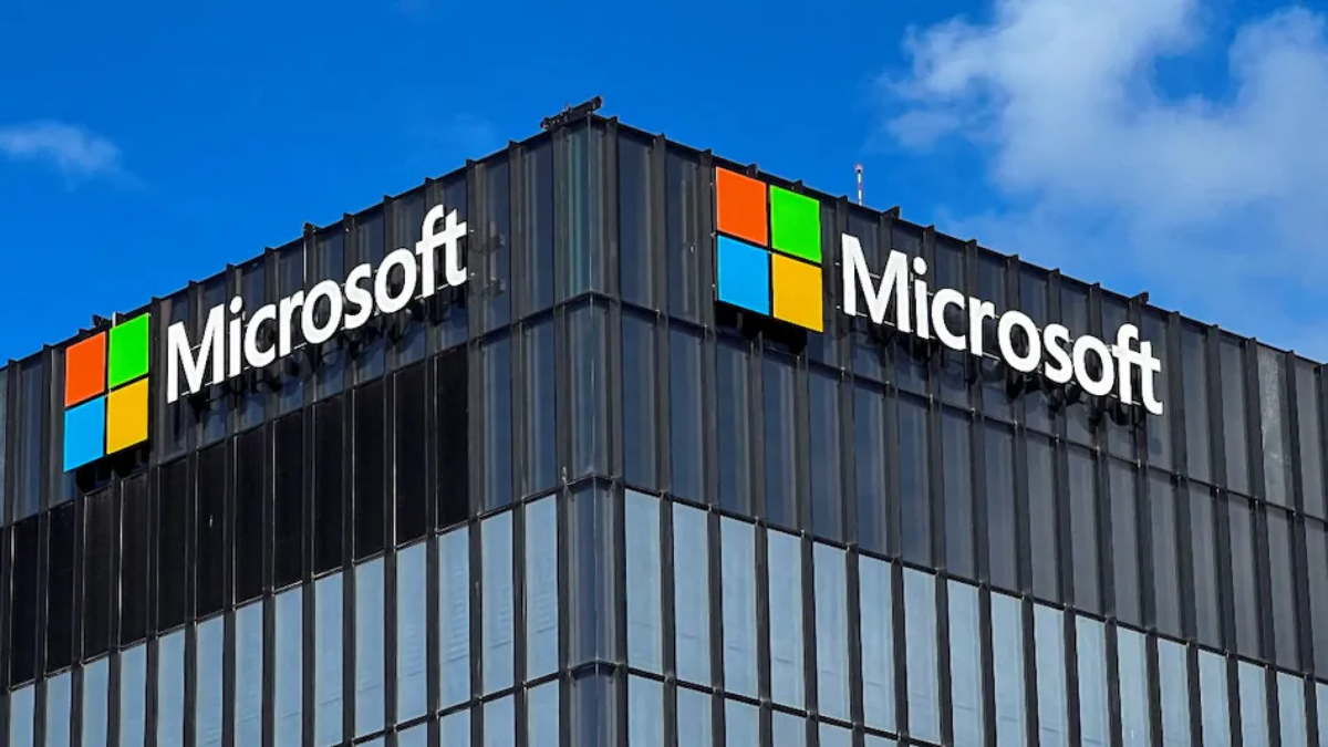 Microsoft vrea să înlocuiască mouse-ul şi tastatura cu interacţiuni vocale şi „angajaţi virtuali”