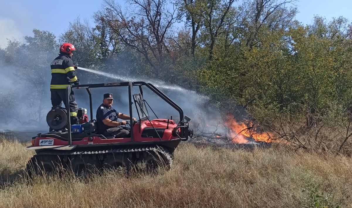 INCREDIBIL! De la ce a pornit incendiul de la Lacu Sărat