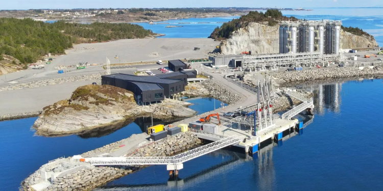 Prima injectare de CO2 sub Marea Nordului, realizată cu succes de consorţiul Northern Lights