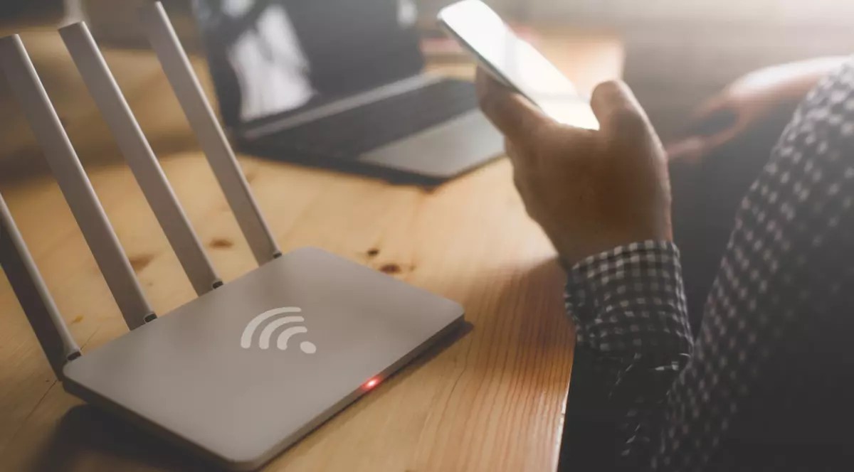 DNSC avertizează asupra riscurilor Wi-Fi-ului public şi recomandă folosirea VPN-ului