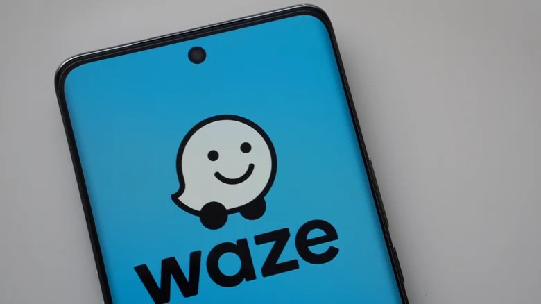 Waze introduce alerte mai detaliate şi trasee personalizate pentru un condus mai sigur