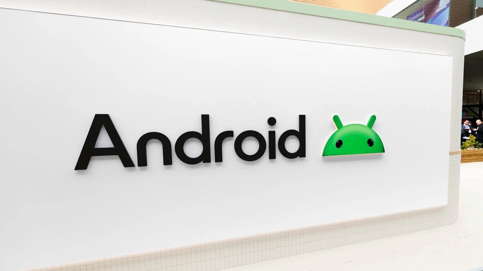 Google va permite sideloading-ul doar pentru aplicaţiile dezvoltatorilor verificaţi