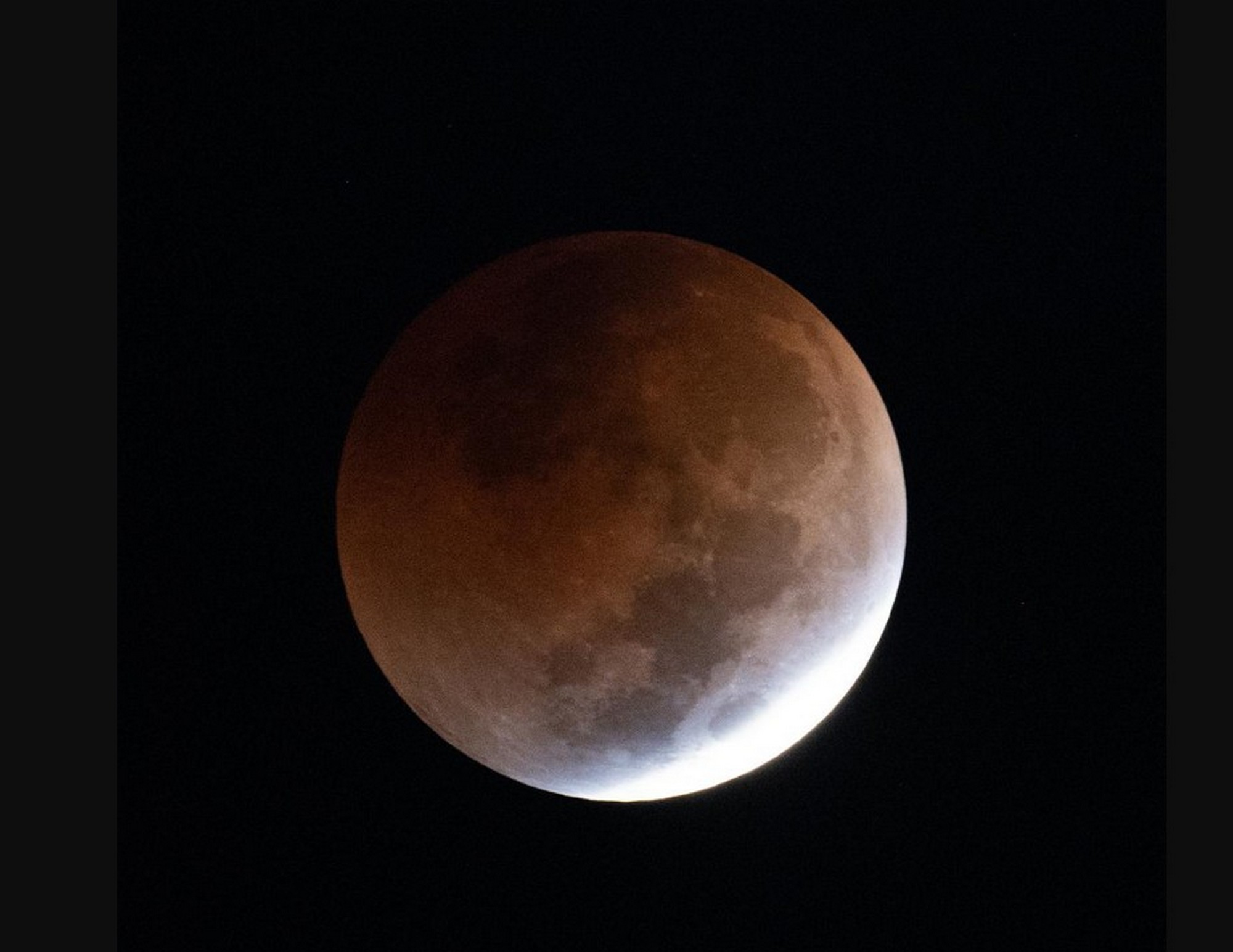 ASTROSHOW, la Galaţi: Eclipsa totală de Lună din 7 septembrie observată cu telescoape performante
