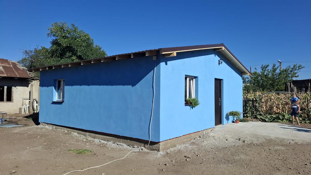 Cum se ridică trei case în două săptămâni pentru familii afectate de inudaţii
