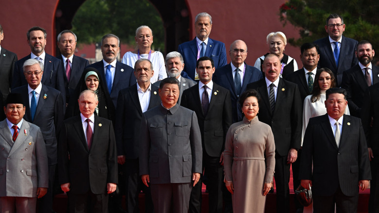Năstase şi Dăncilă, alături de Putin, Xi şi Kim la parada militară din Beijing