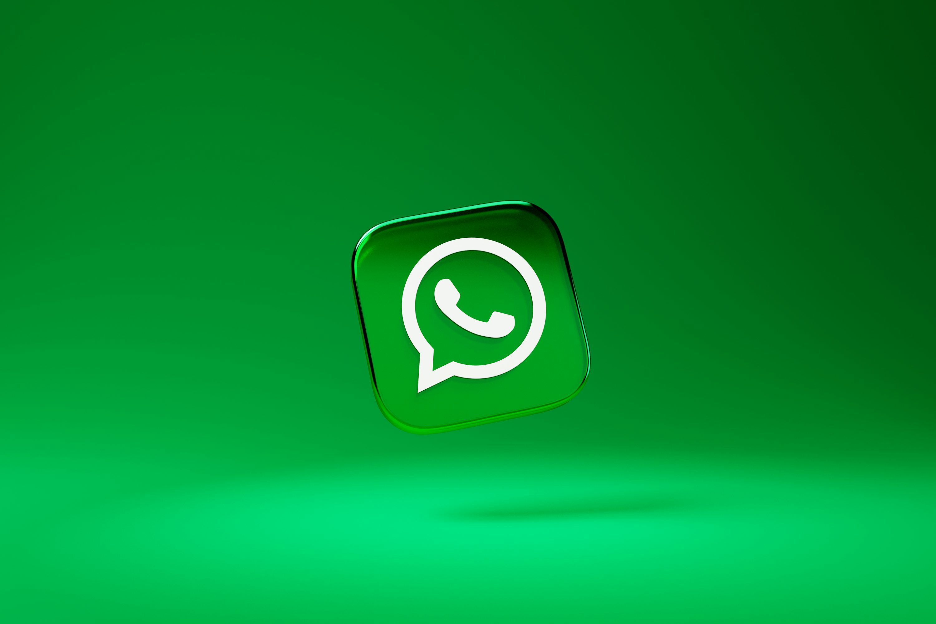 Breşă WhatsApp exploatată pe iOS: atacuri „zero-click” vizează jurnalişti şi activişti