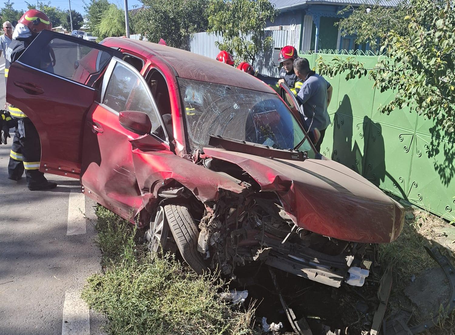Accident mortal la Cavadineşti: o femeie şi-a pierdut viaţa, iar şoferul a ajuns la spital