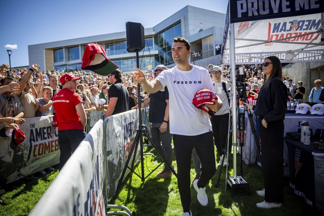 Charlie Kirk, apropiat al lui Donald Trump, împuşcat mortal la un eveniment universitar în Utah
