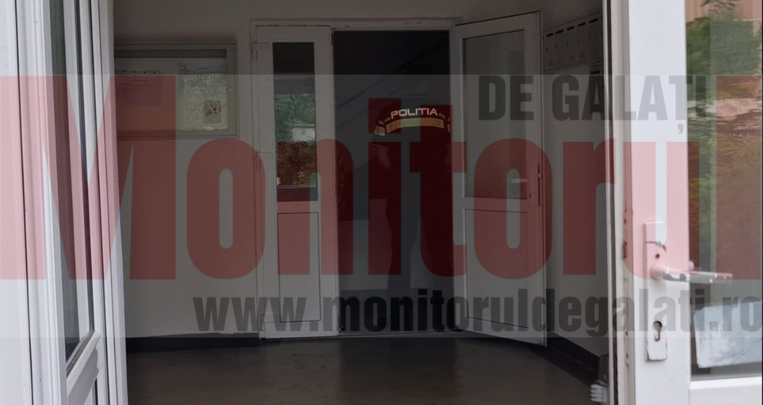 FOTO: Bătrână atacată şi jefuită în scara blocului la Galaţi