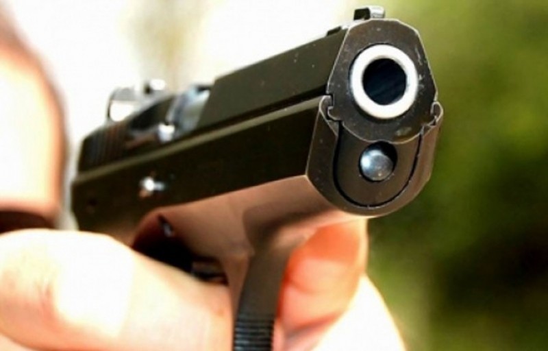 Galaţi: Lovit cu bordura în cap pe stradă! Agresorul, fugărit de poliţie cu focuri de armă