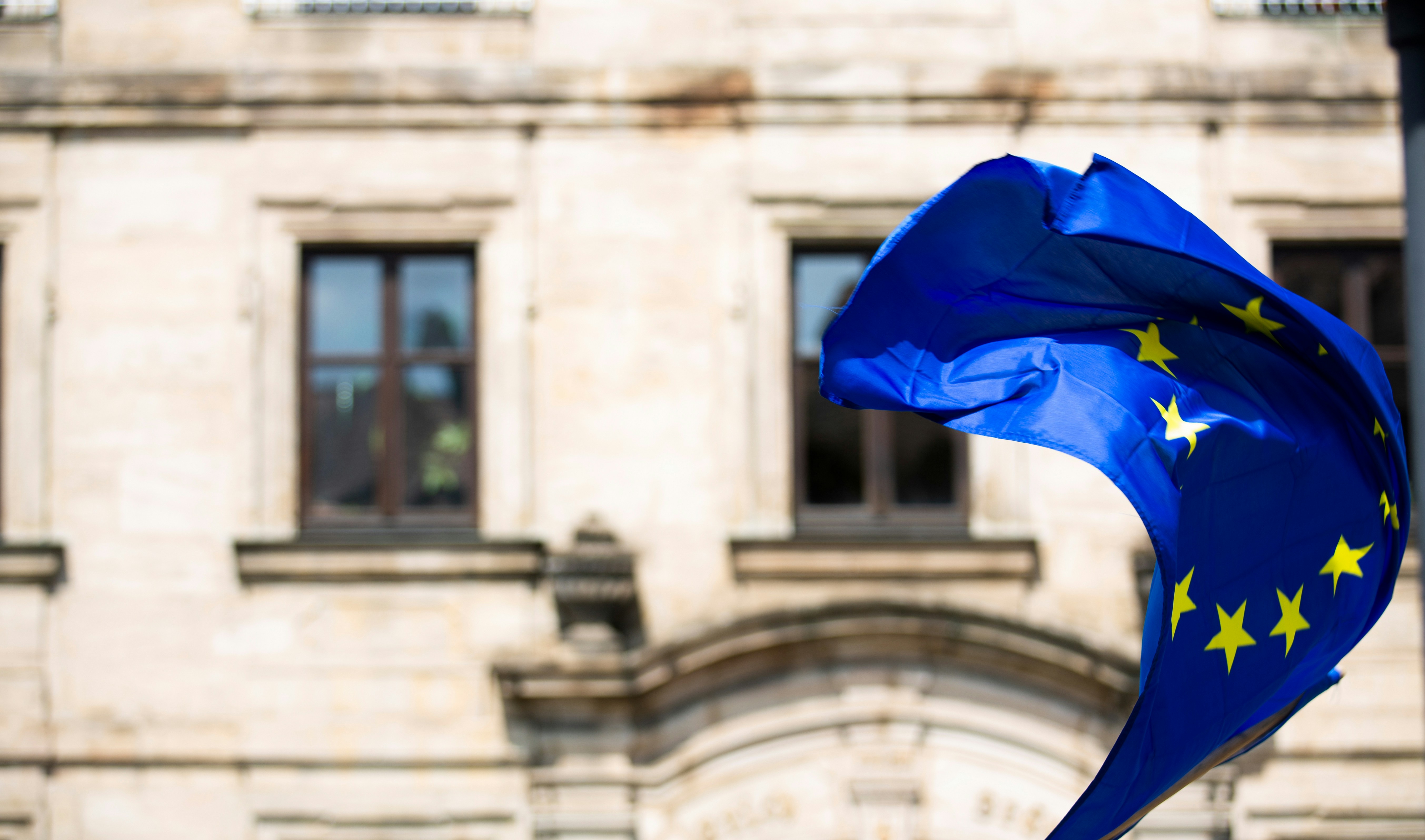 UE vrea să introducă o limită minimă de vârstă pentru reţelele sociale