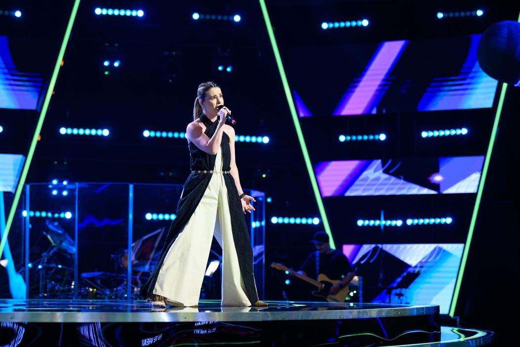 Vocea României: Cristina Bleandură, solista Teatrului Muzical din Galaţi, i-a făcut pe antrenori să se lupte aprig pentru ea