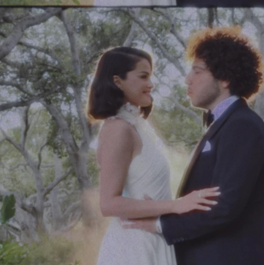 Selena Gomez s-a căsătorit cu Benny Blanco