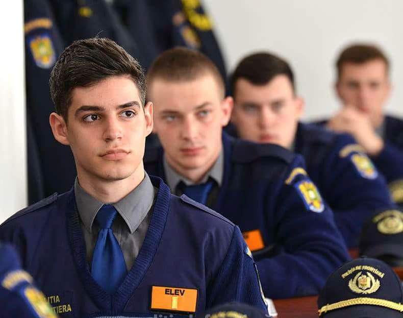 Se recrutează tineri din Galaţi pentru şcolile M.A.I.: Fără tatuaje sau piercinguri şi cu permis auto