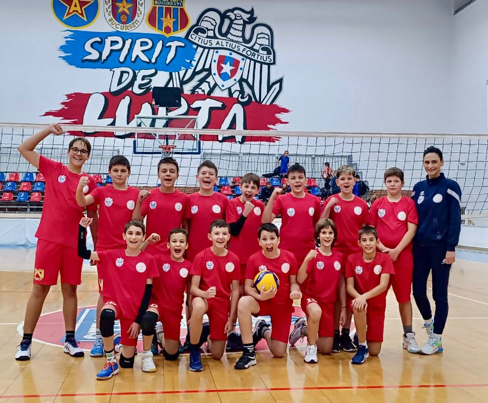 Cei mai mici voleibalişti gălăţeni de la CSM Arcada ocupă fotoliul de lider după primul turneu