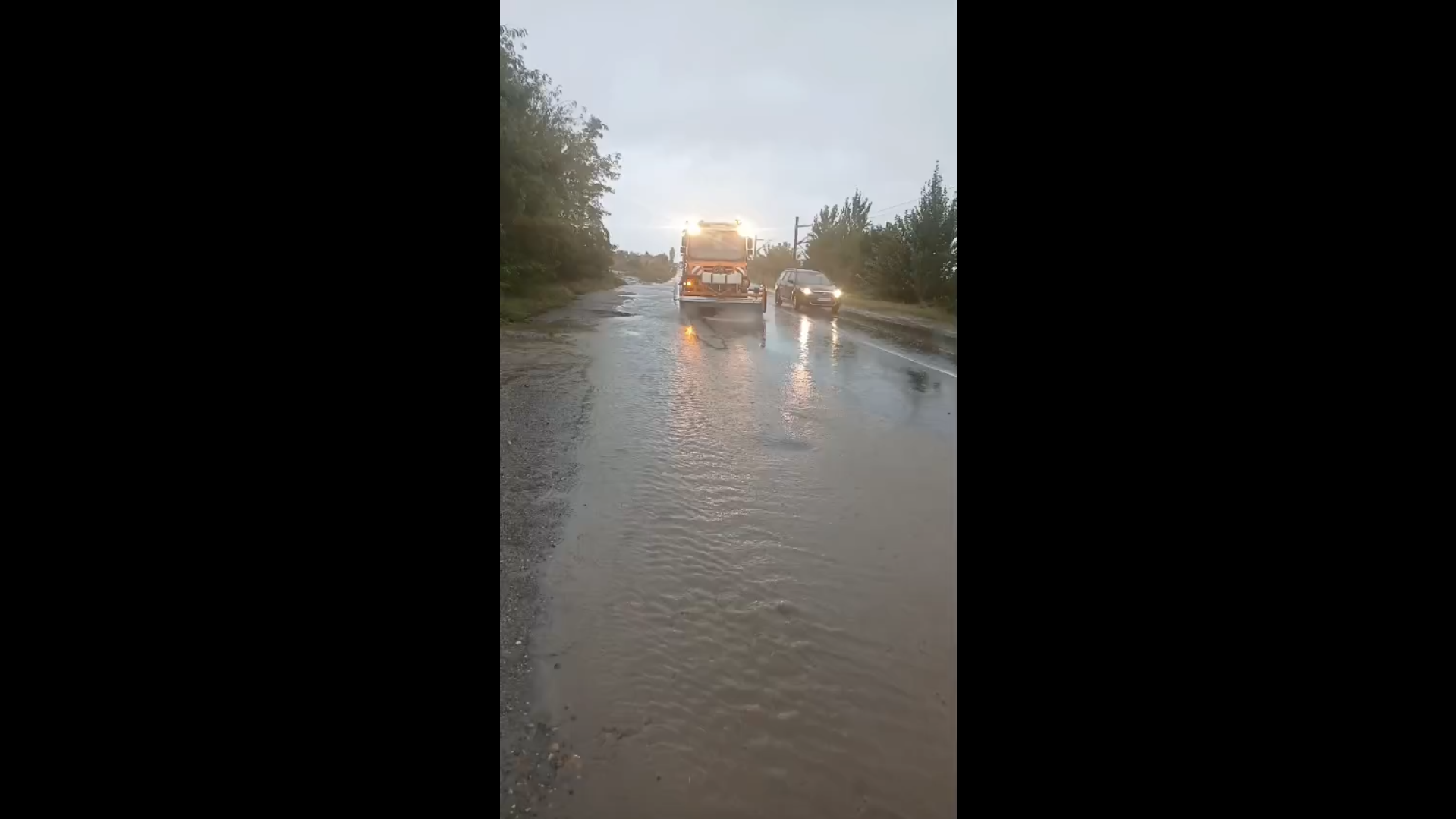 VIDEO: Apă pe carosabil, în județele Galaţi şi Vrancea, din cauza ploilor abundente
