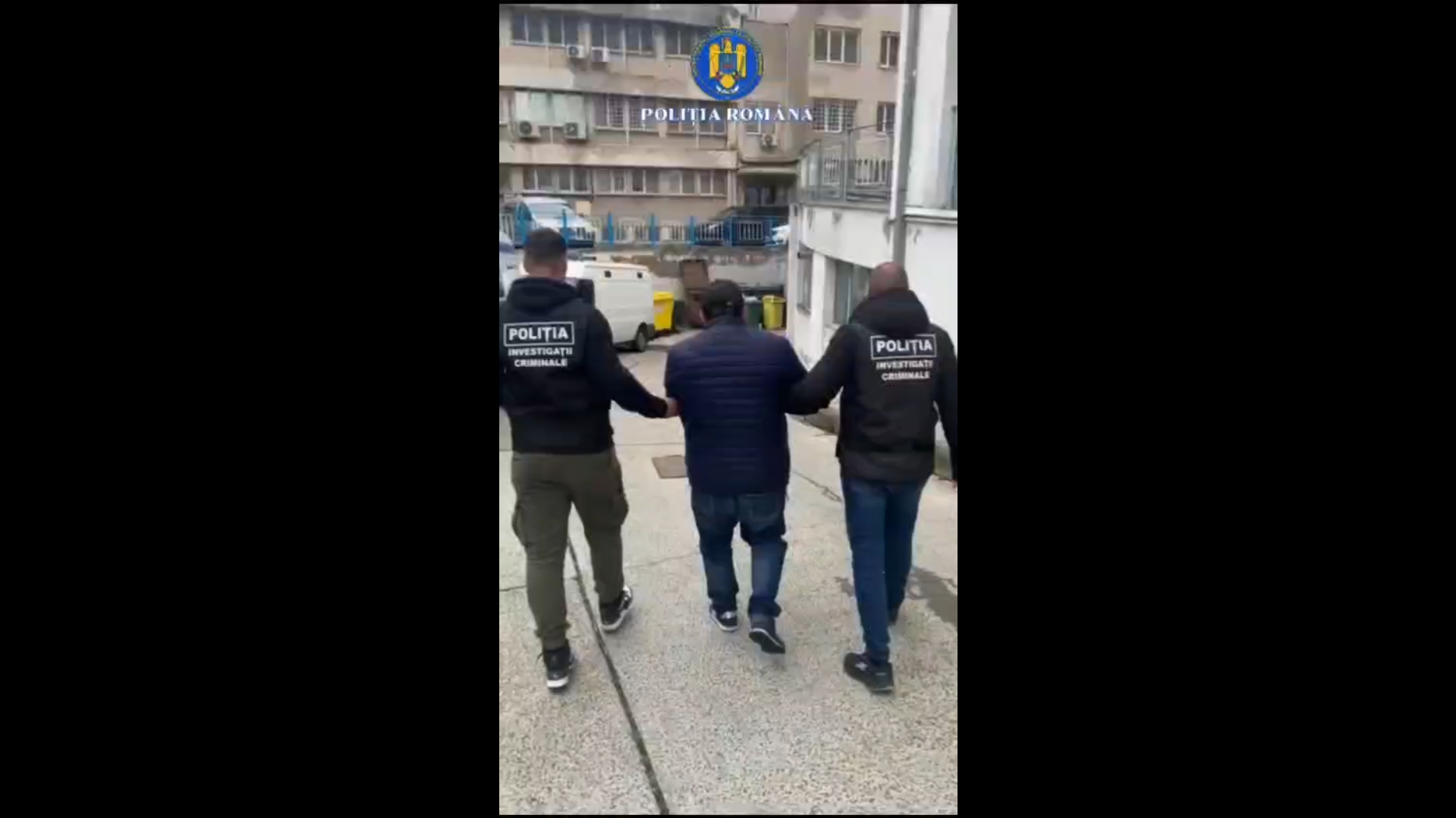 VIDEO: Jefuit cu ciocanul în propriul apartament! Agresorii, după gratii