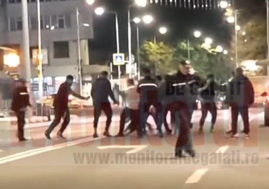VIDEO: Bătaie în stradă la Galaţi