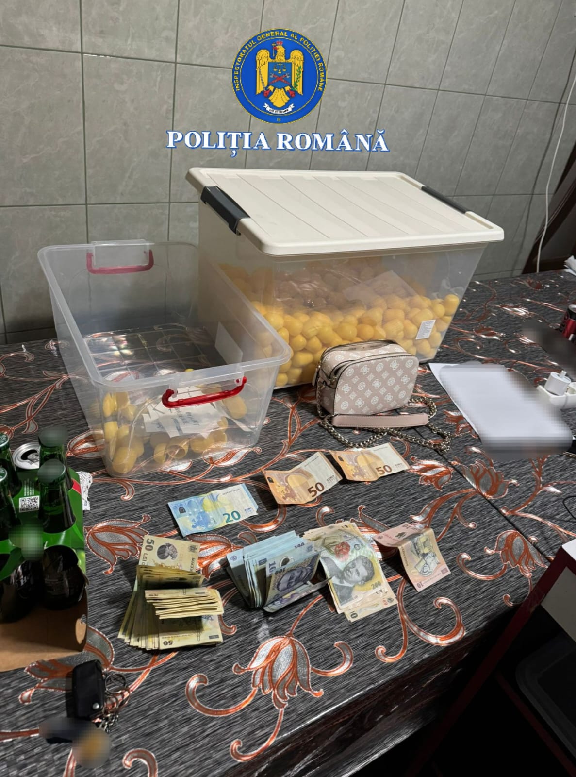Tombole online ilegale cu premii în cai şi maşini! Percheziţie la Jirlău, Brăila