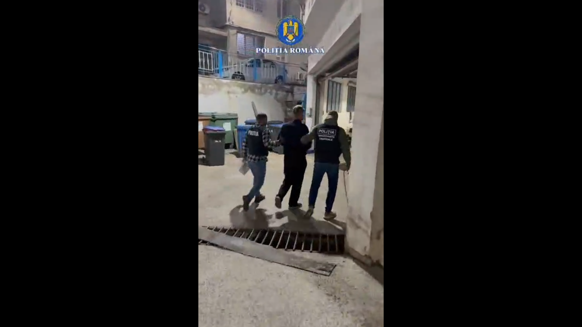 VIDEO: Şi-a furat vecina de mai multe ori, acum e după gratii! Femeia a fost bătută cu un box metalic