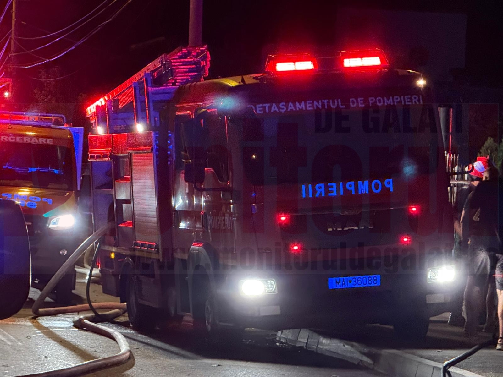Incendiu la bloc, în Tecuci! Un bărbat a sărit de la etajul 2 de frică - UPDATE