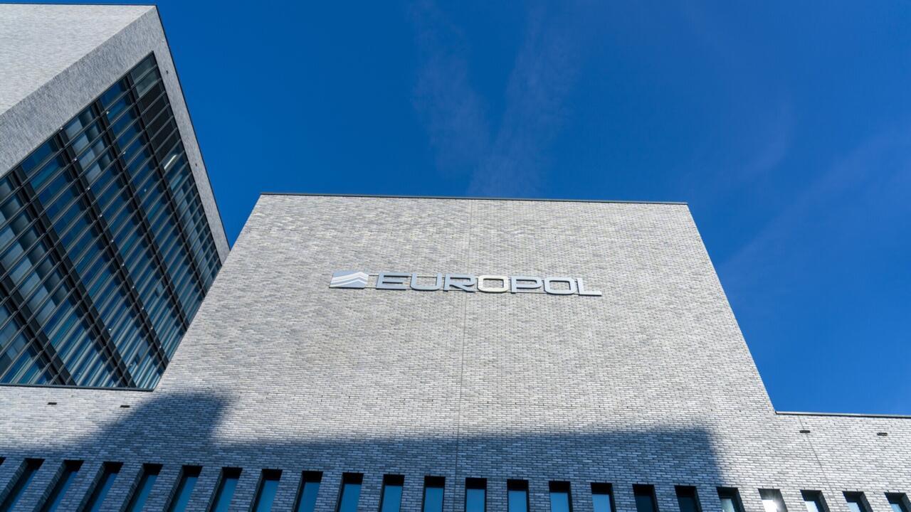 Europol destructurează o reţea globală de fraude digitale bazată pe o platformă „cybercrime-as-a-service”