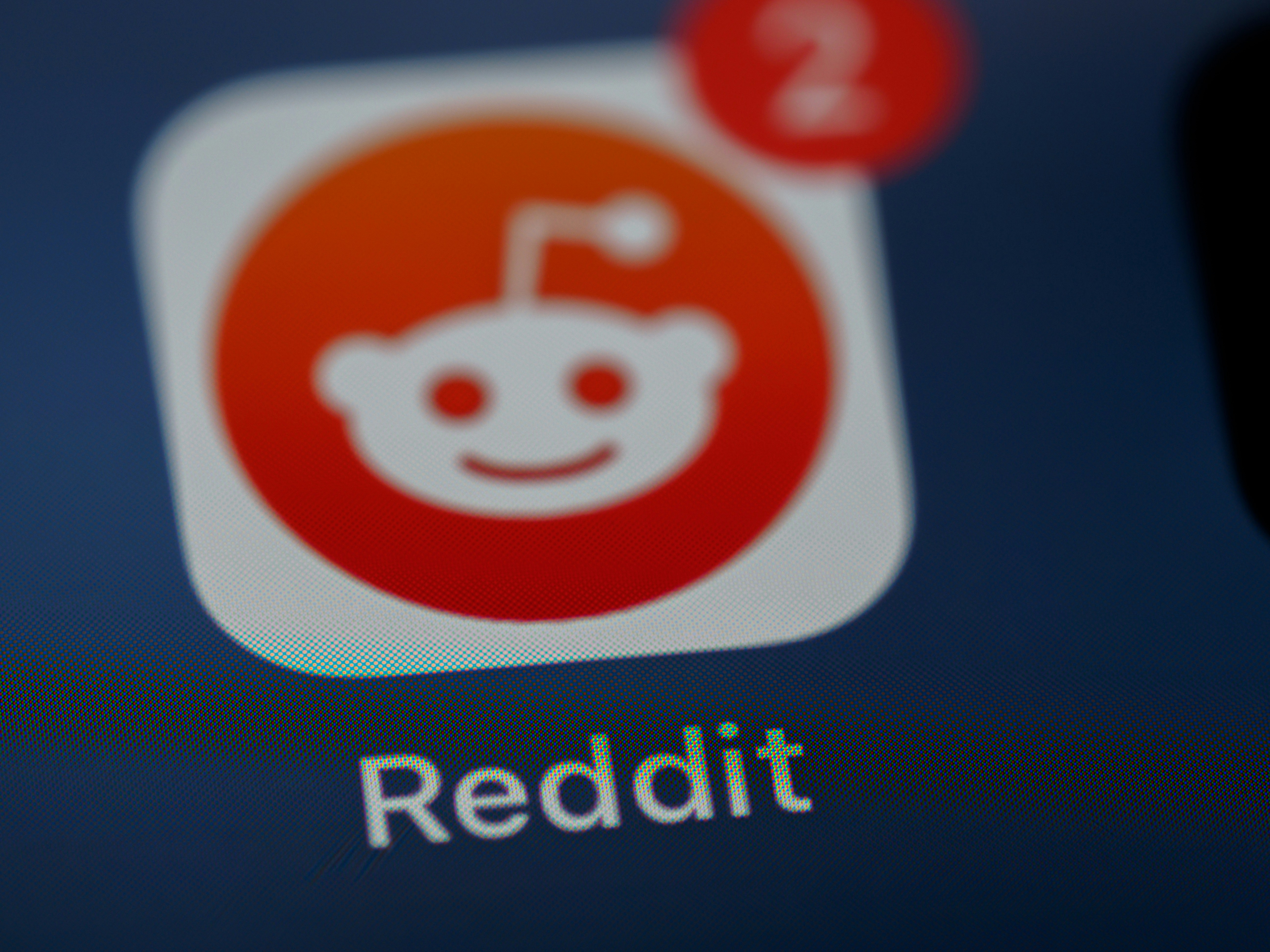 Reddit, în centrul unui scandal AI după ce chatbotul său a recomandat heroină pentru durere