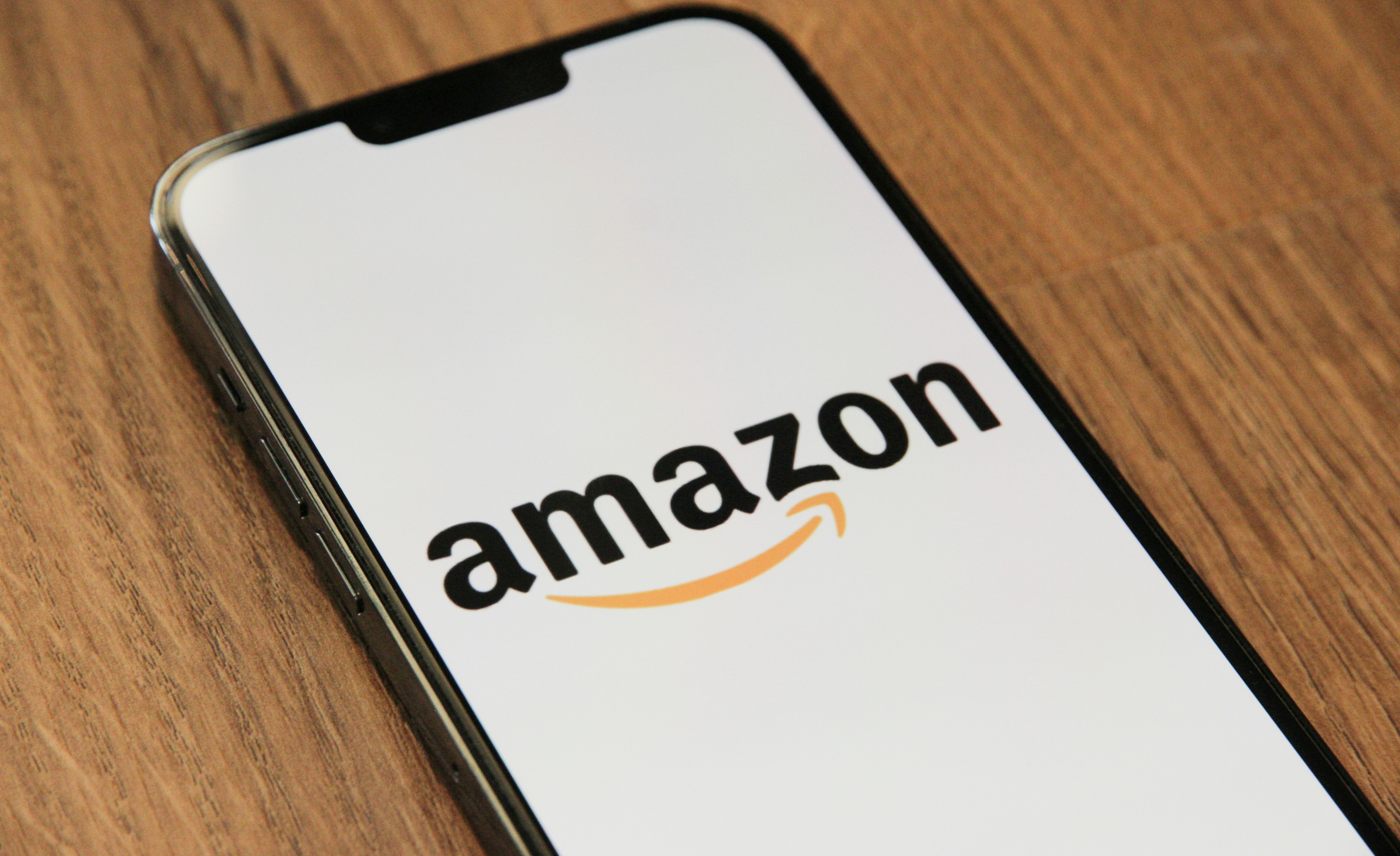 Amazon plănuieşte să înlocuiască peste 600.000 de angajaţi din SUA cu roboţi până în 2033