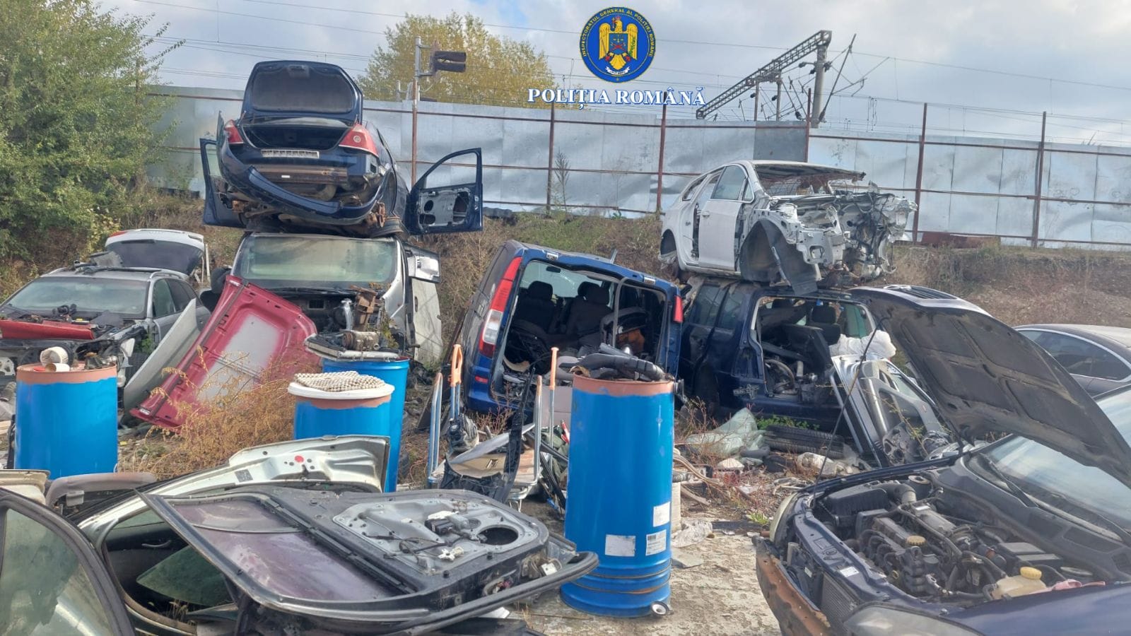 Galaţi: Percheziţii la dezmembrări auto, în Tecuci şi Matca (FOTO)