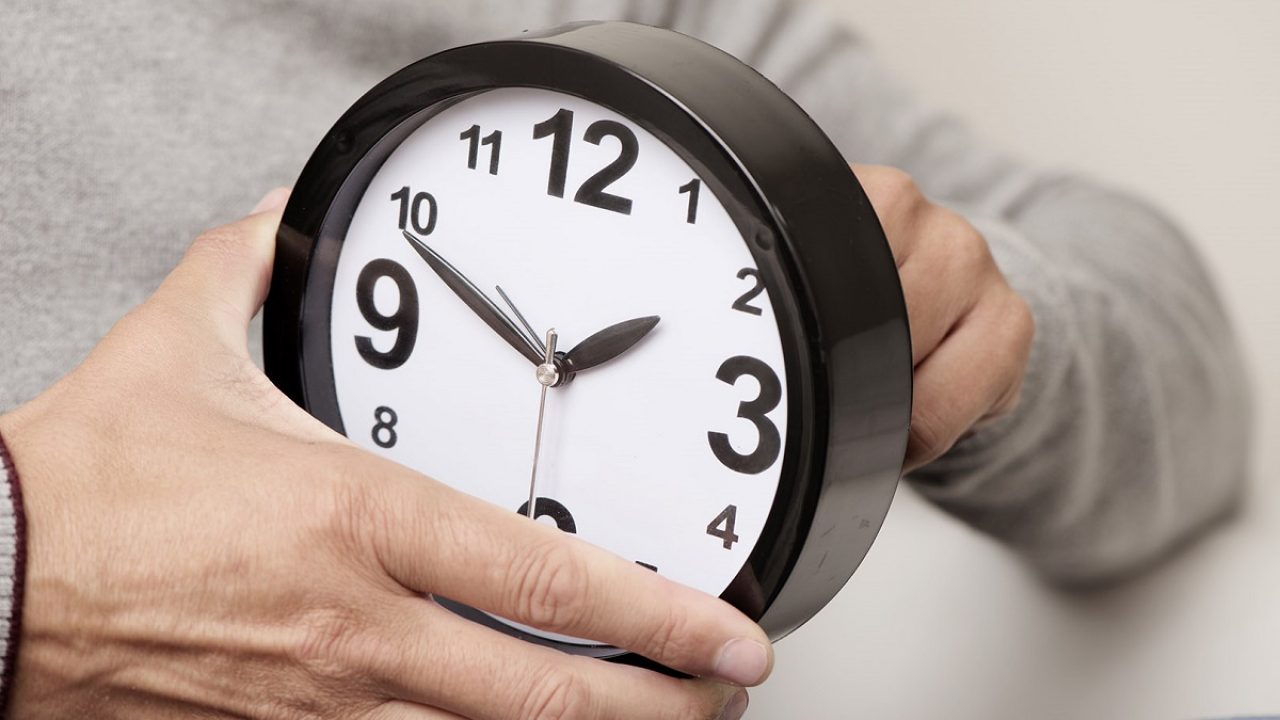 Gălăţeni, ceasu' înapoi! La noapte trecem la ora de iarnă 2025