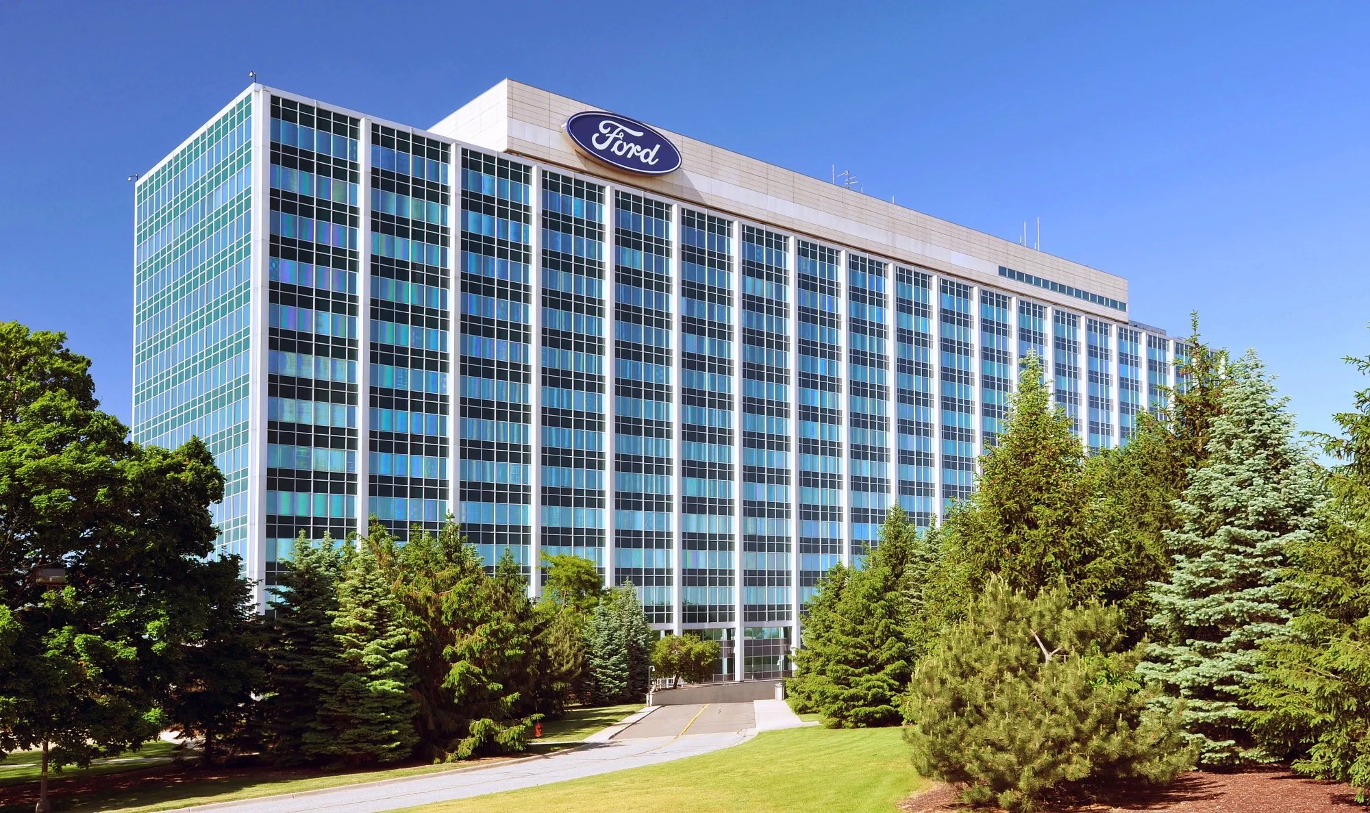 Ford recheamă 1,5 milioane de maşini din cauza unor defecţiuni la camerele de marşarier