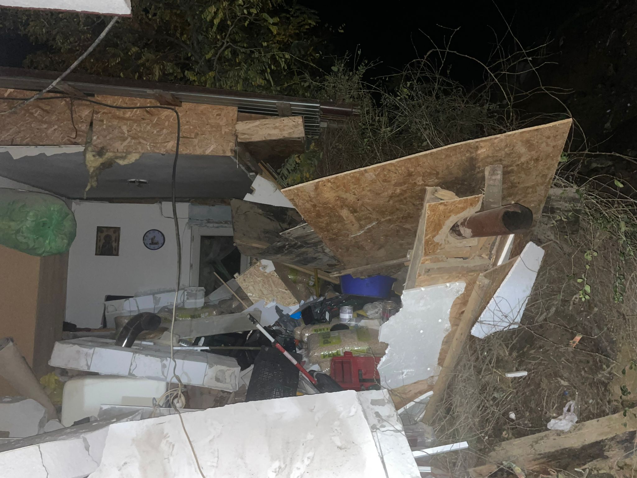 Tragedie: Mal de pământ prăbuşit peste o casă, în oraşul Măcin din Tulcea