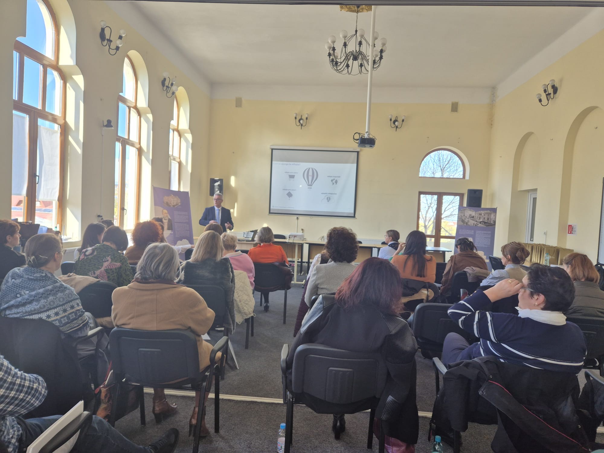 Ateliere BNR de educaţie financiară pentru profesori, la Galaţi