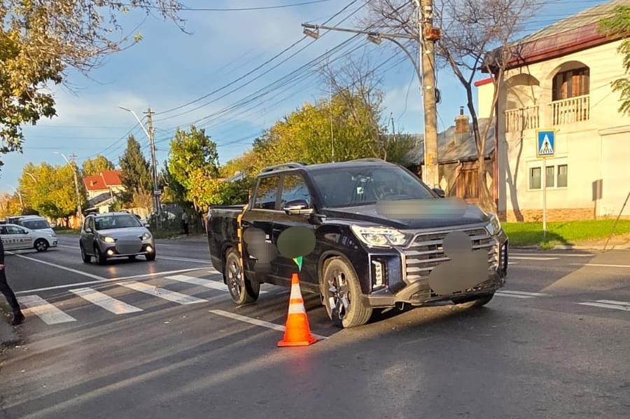 Fete de 4 şi 14 ani lovite de maşină pe trecere, la Brăila