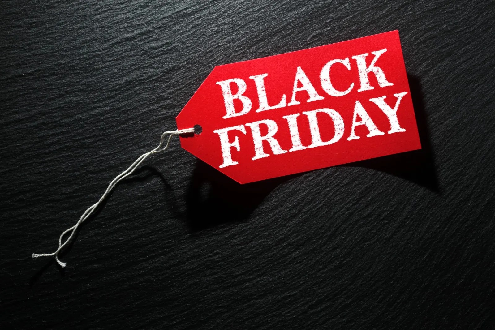 Românii abordează Black Friday 2025 cu prudenţă şi planificare