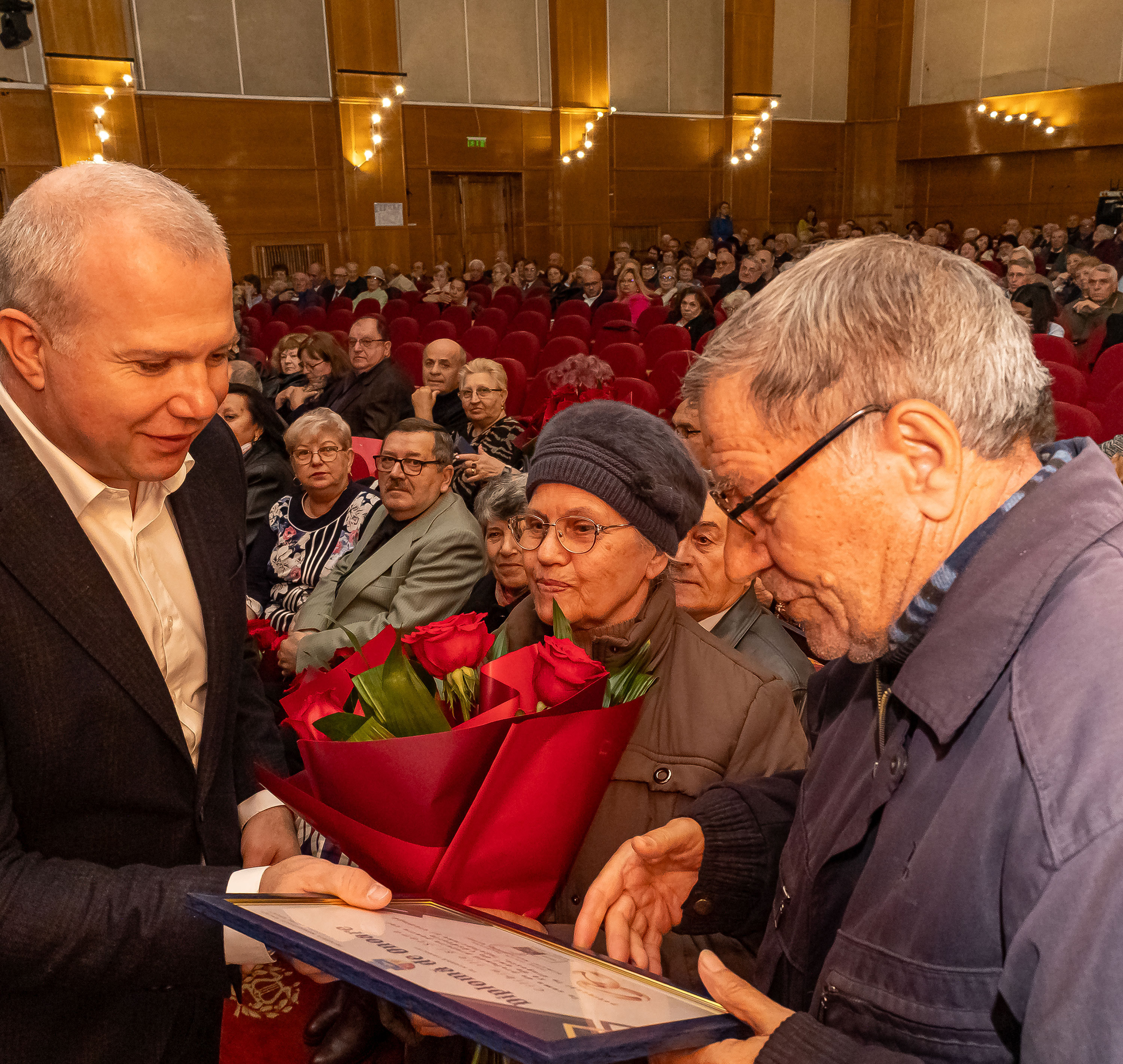 VIDEO: 167 de cupluri de aur premiate la Galaţi: «Sunt adevărate modele pentru tinerele generaţii!»