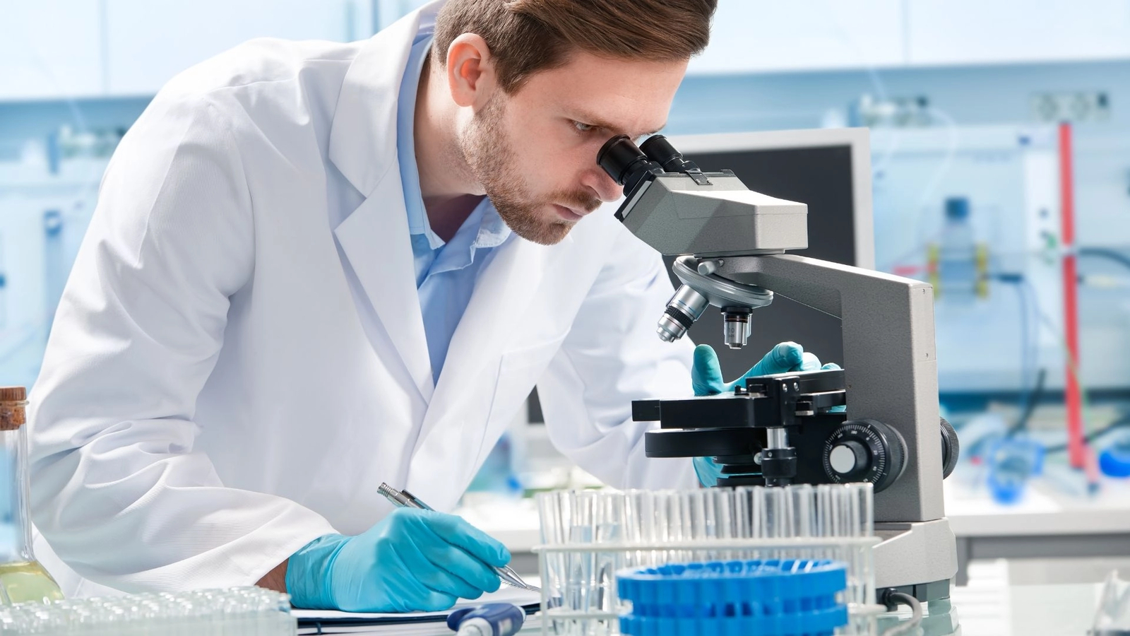 Tratament experimental care a eliminat leucemia în teste de laborator