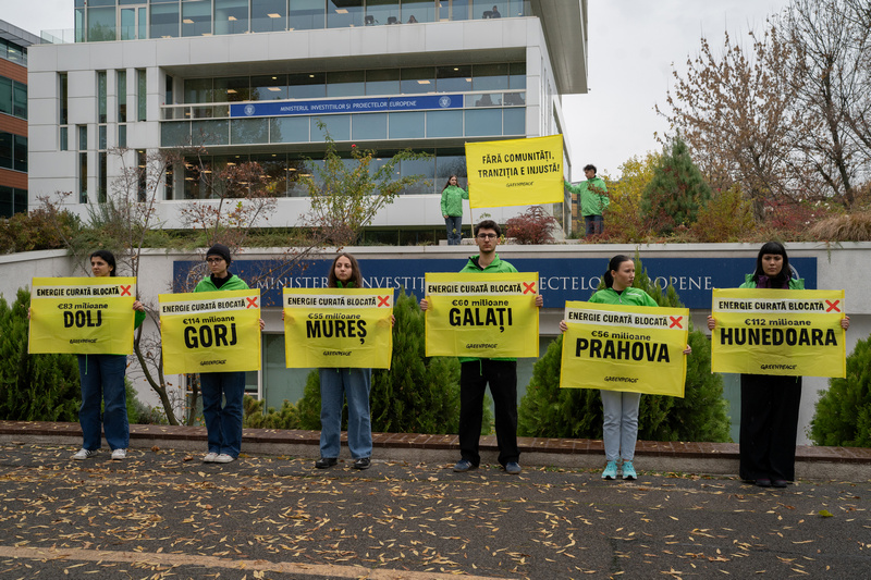 Mesaj din Galaţi pentru MIPE transmis de Greenpeace: ”Lansaţi fondurile pentru energie regenerabilă!”