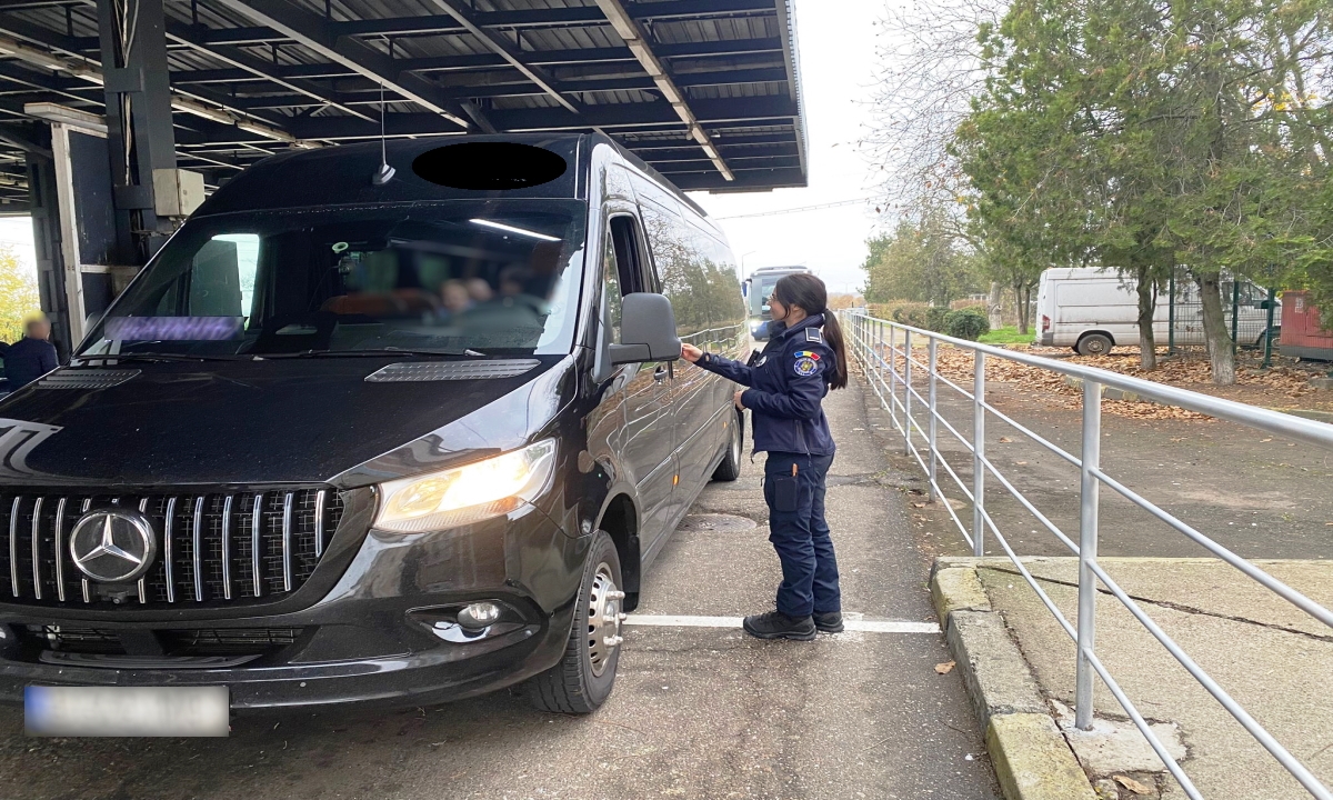 Preţul unui permis de şedere fals - 1.500 de euro şi un dosar penal