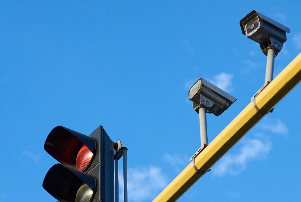 Camerele de trafic vor identifica automat maşinile fără RCA