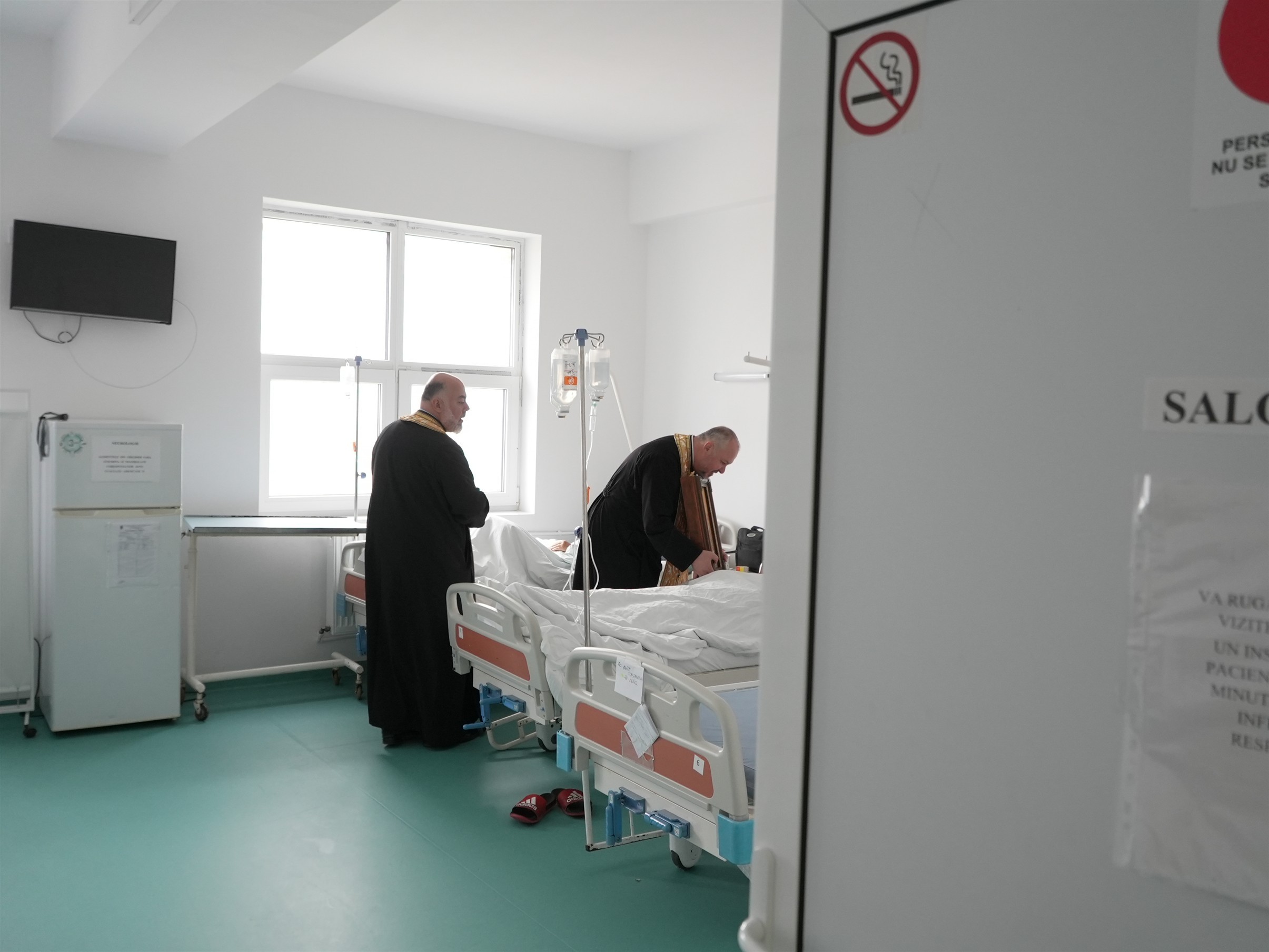 Galați: Moaşte aduse spre închinare bolnavilor de la Spitalul Judeţean - FOTO