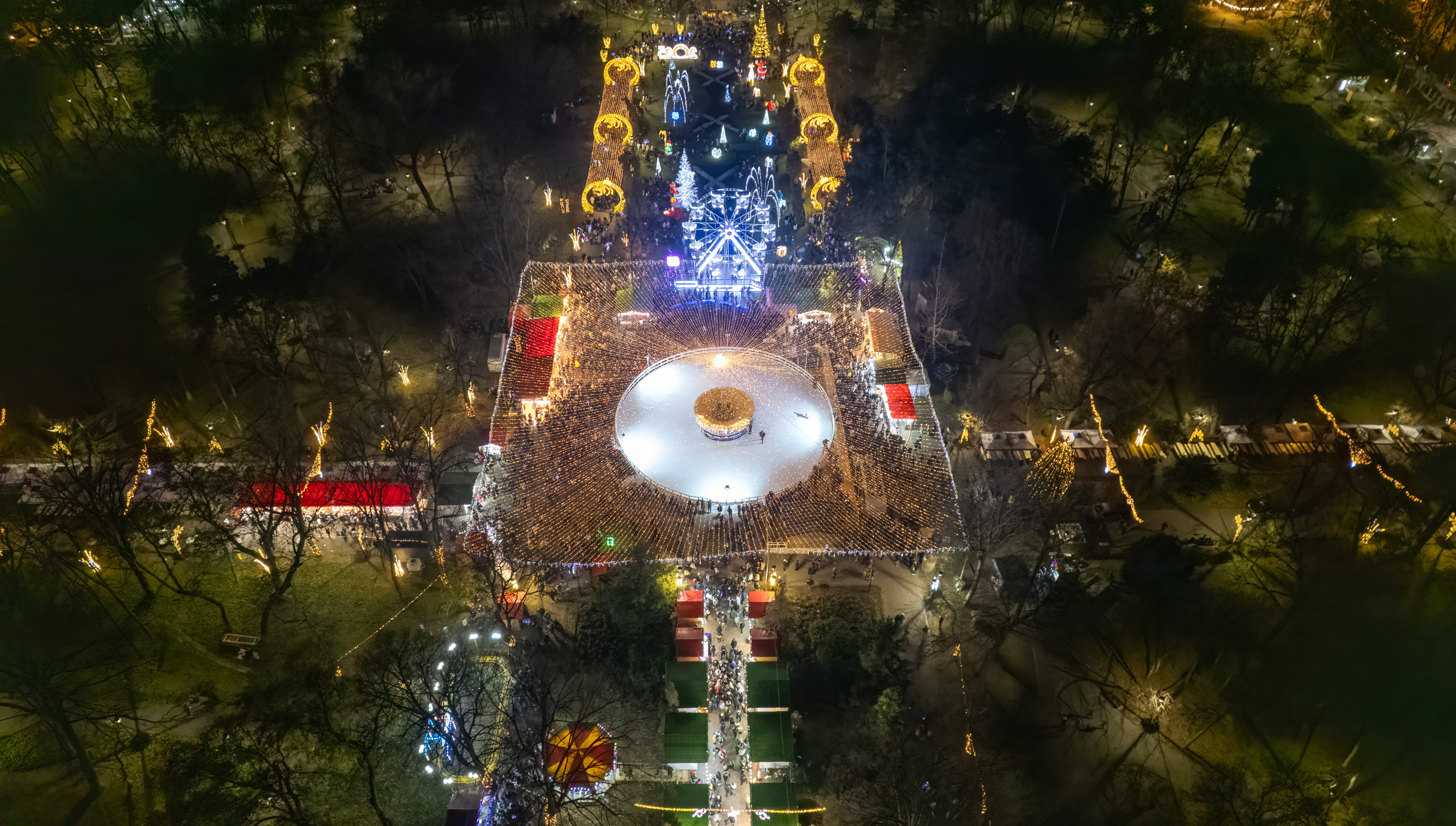 „Încalţă un copil”: Campanie umanitară la Târgul de Crăciun de la Galaţi