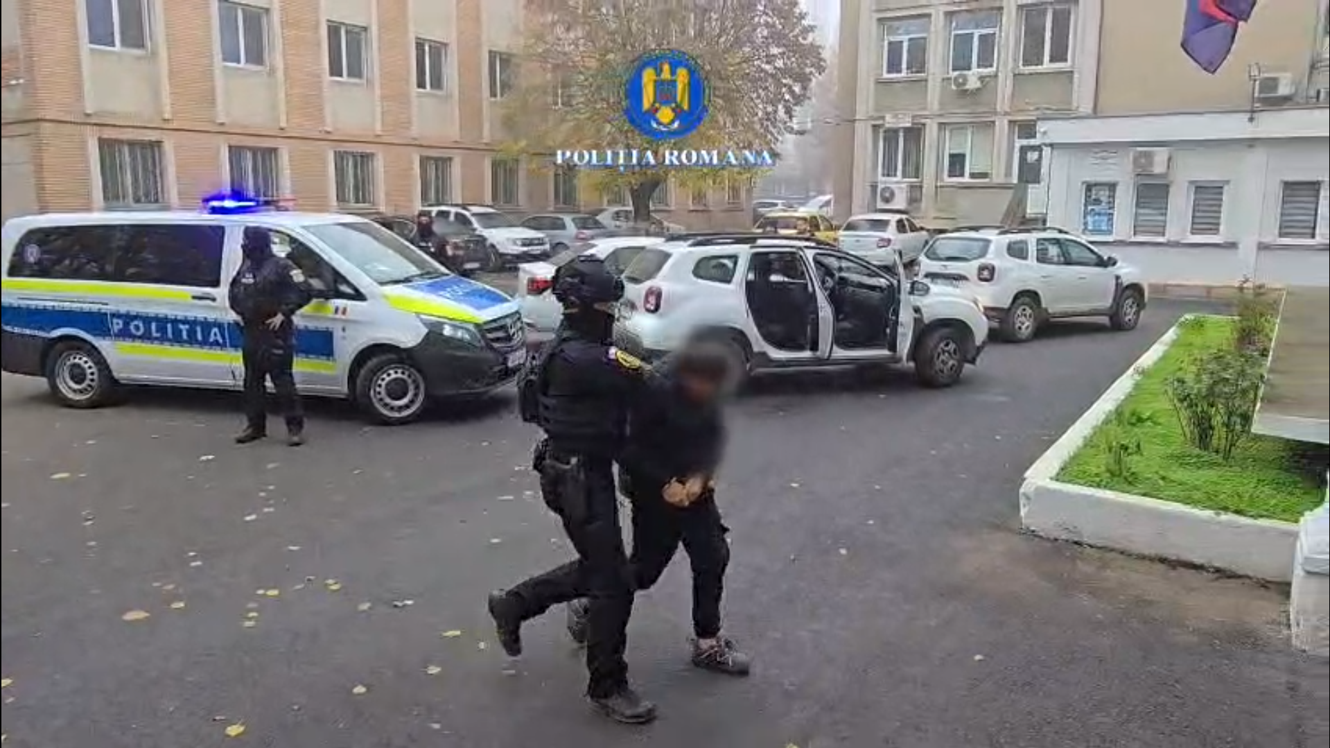 VIDEO: 6 condamnaţi din Galaţi aduşi cu mascaţii la poliţie