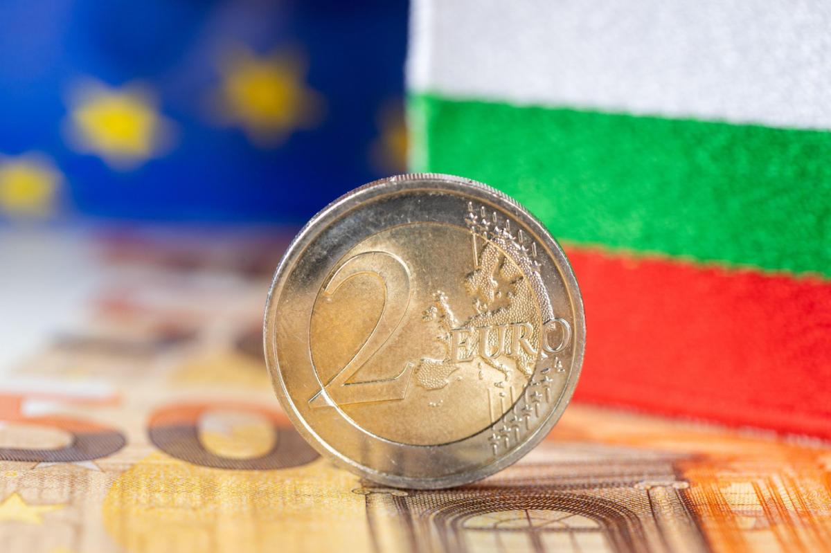 Bulgaria trece la euro în 2026: cum se face tranziţia de la leva la moneda europeană