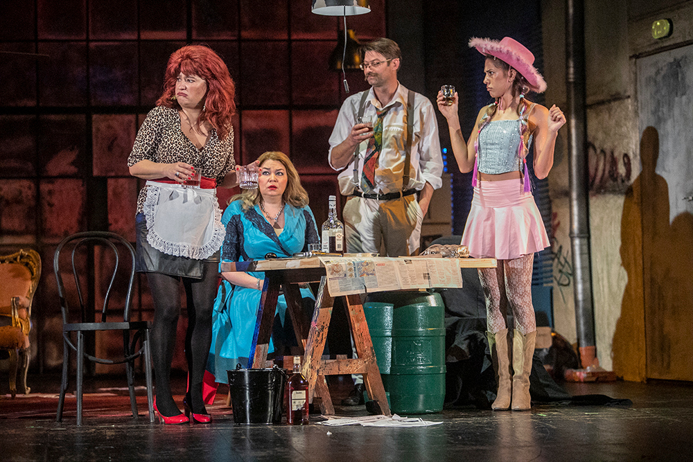 FOTO: Premieră la Teatrul Dramatic „Fani Tardini”: „Răpirea” de Aldo Nicolaj