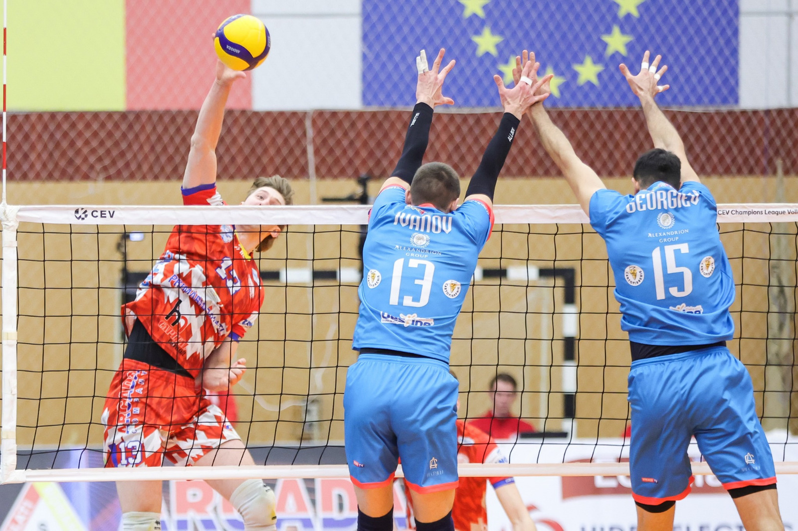 Volei masculin: CSM Arcada a învins clar Steaua şi a urcat pe podium