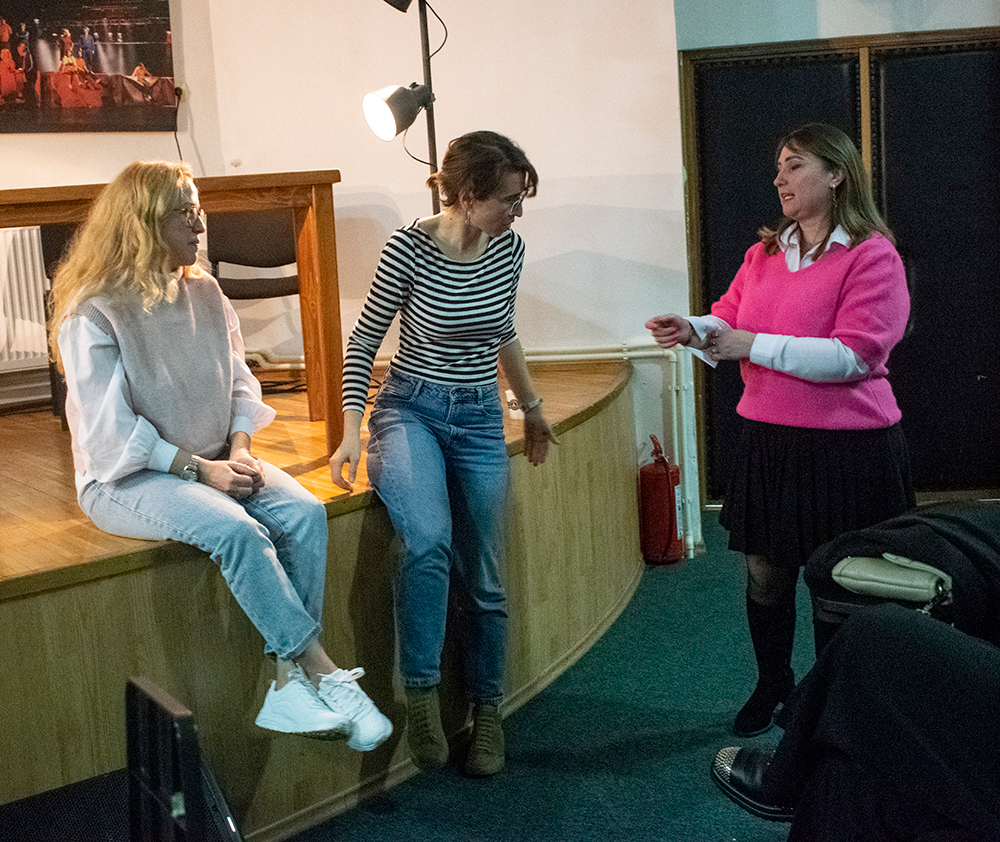 Confruntarea psihologică a pacientelor cu cancerul de sân – o seară de dialog şi vindecare sufletească la Teatrul Dramatic „Fani Tardini” Galaţi