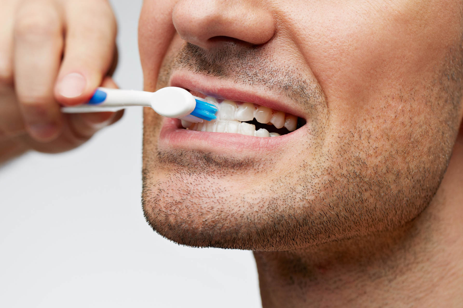 Când este cel mai bine să ne spălăm dinţii