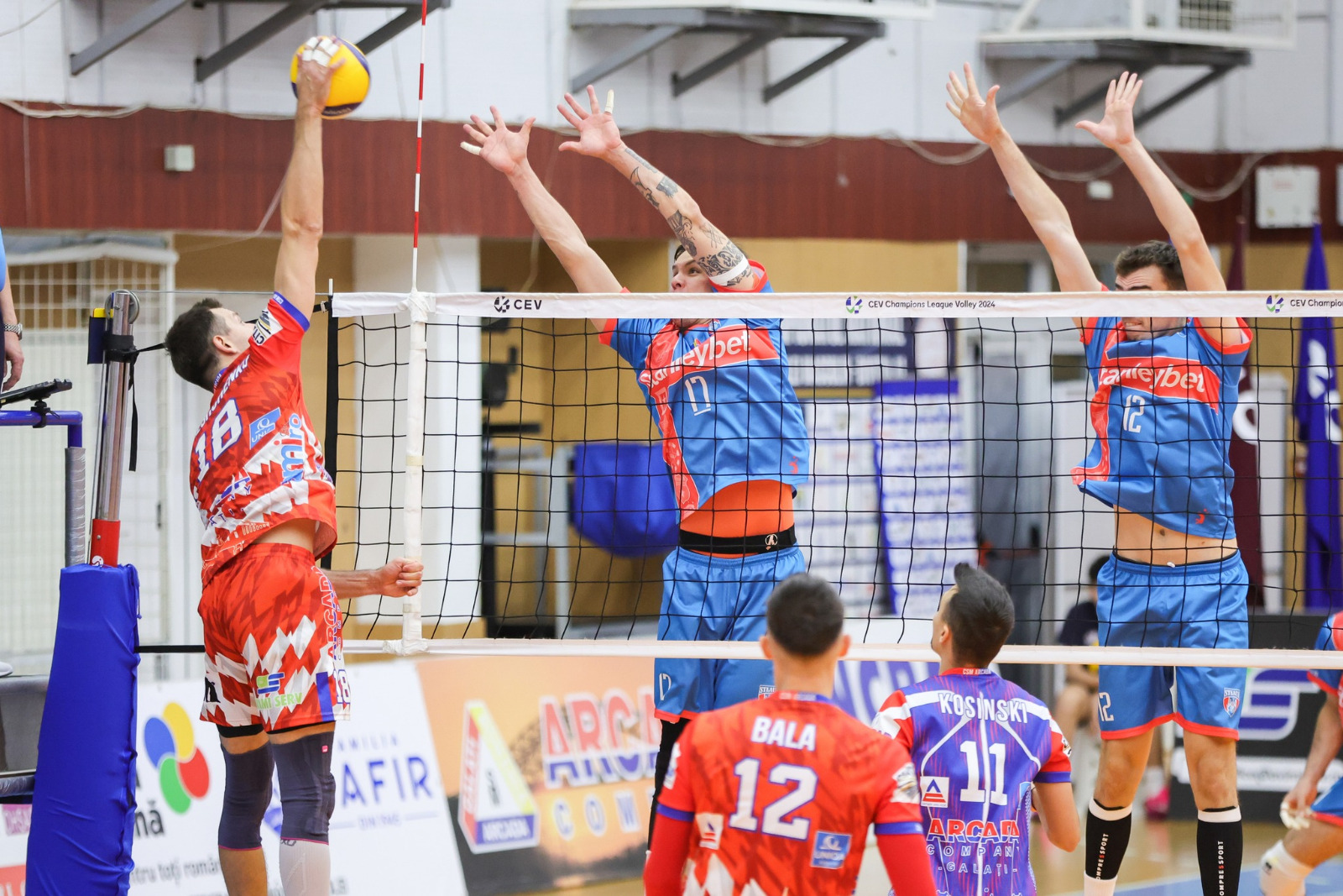 CSM Arcada a învins Corona la Braşov şi a urcat pe podiumul campionatului